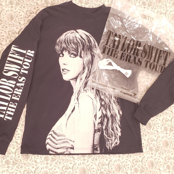 Taylor Swift The Eras Tour Long Sleeve Tshirt Bag Bracelet Bundle Size Small - Picture 4 of 8